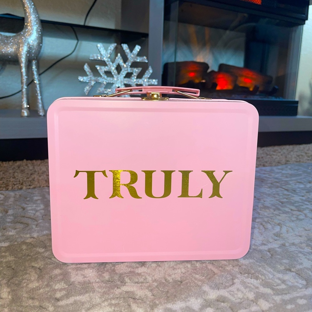 Truly Beauty Lunch box and Truly Golden Scooper